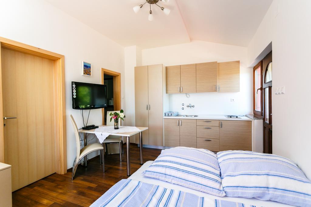 Apartments Josip Pinezici  Phòng bức ảnh