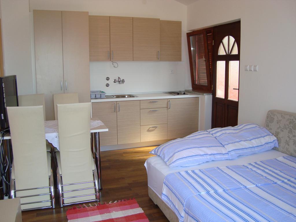 Apartments Josip Pinezici  Ngoại thất bức ảnh